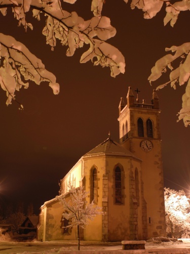 L'église de Drumettaz Clarafond sous la neige